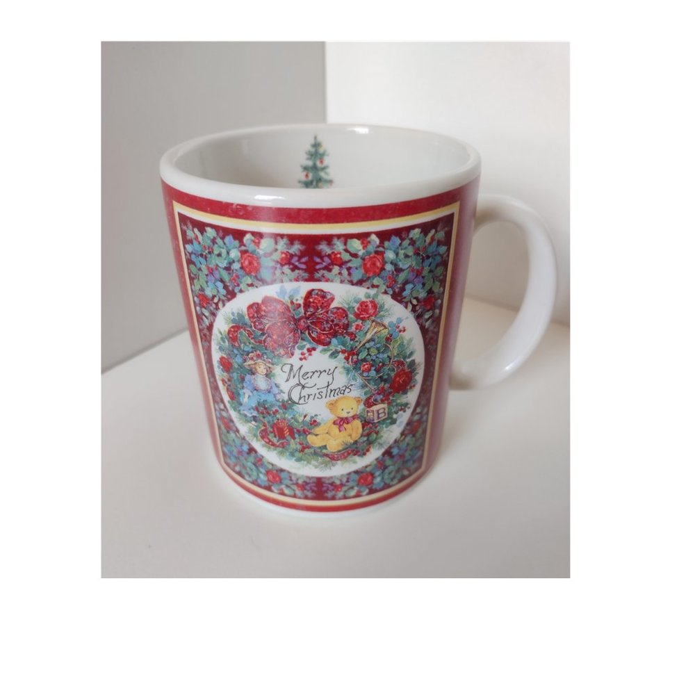 Vintage JC Penney Betty Whiteaker Merry Christmas Mug 1999 Wreath Teddy Bear Red